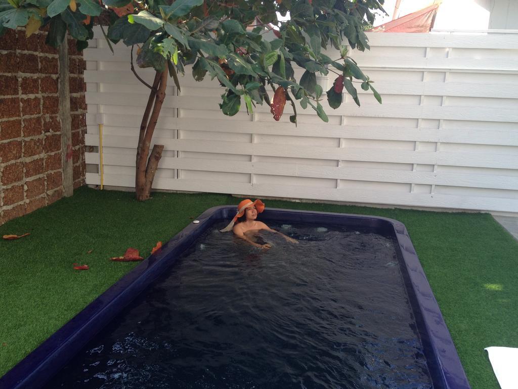 Barefeet Naturist Resort (Adults Only) Bangkok Dış mekan fotoğraf
